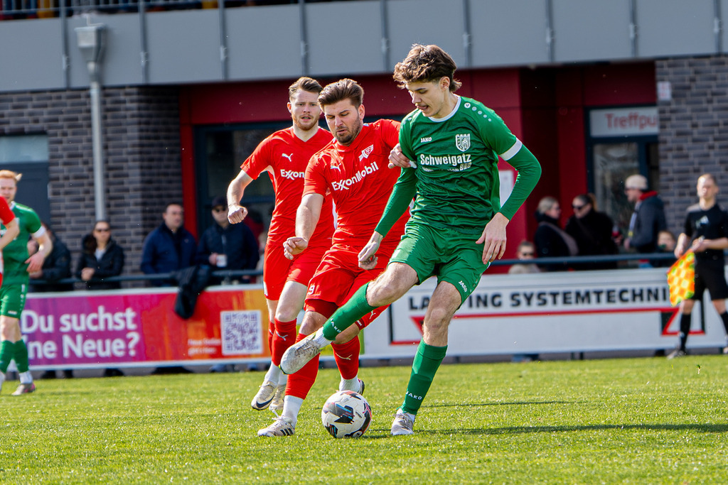 Fußball I Herren I Saison 2025-2026 I Bezirksliga Weser-Ems 4 I 26. Spieltag I VFL Oythe - SV Hansa Friesoythe I 20030 | jns.sportfotos - Realisiert mit Pictrs.com
