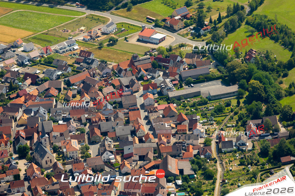Das Luftbild zeigt :  Greußenheim - Die Luftaufnahme wurde 2023 vom UL-Flugzeug aus erstellt ( keine Drohne ) - Hochauflösende Luftaufnahme - Für grossformatige Ausdrucke geeignet. Die Geschenkidee !Mit Lizenz und Bildrechte bestellbar