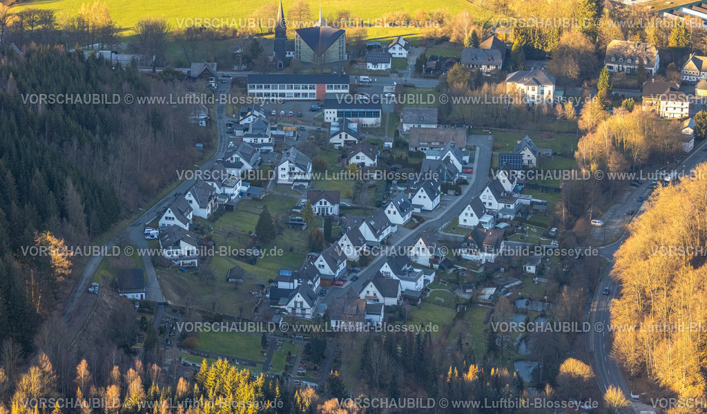 Meschede230205938 | Luftbild, Wohnsiedlung Am Nierbach, Grundschule Wehrstapel, kath. Kirche Heilige Familie, Wehrstapel, Meschede, Sauerland, Nordrhein-Westfalen, Deutschland