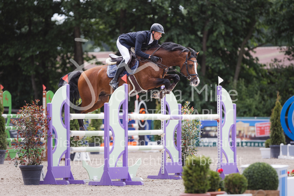 220614_Mühlen_SprPfM-631 | Late Entry Mühlen
Springprüfung Kl.M* 6-8j. Pferde gl. Einlaufprüfung für 6j. Pferde
14.06.2022