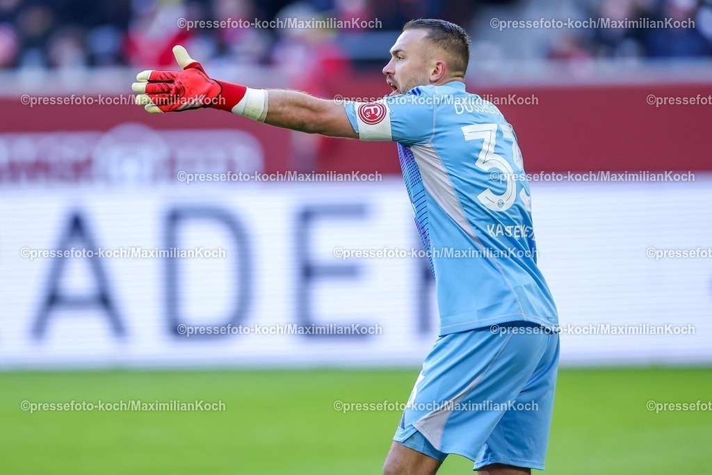 Due01022501053 | 01.02.2025, Fußball, Fortuna Düsseldorf - SSV Ulm 1846, 2.. Fußball Bundesliga, 20. Spieltag, Merkur Spiel-Arena, Saison 2024 2025: Torwart Florian Kastenmeier (Fortuna Düsseldorf #33) gestikulierendDFB regulations prohibit any use of photographs as image sequences and or quasi-video.