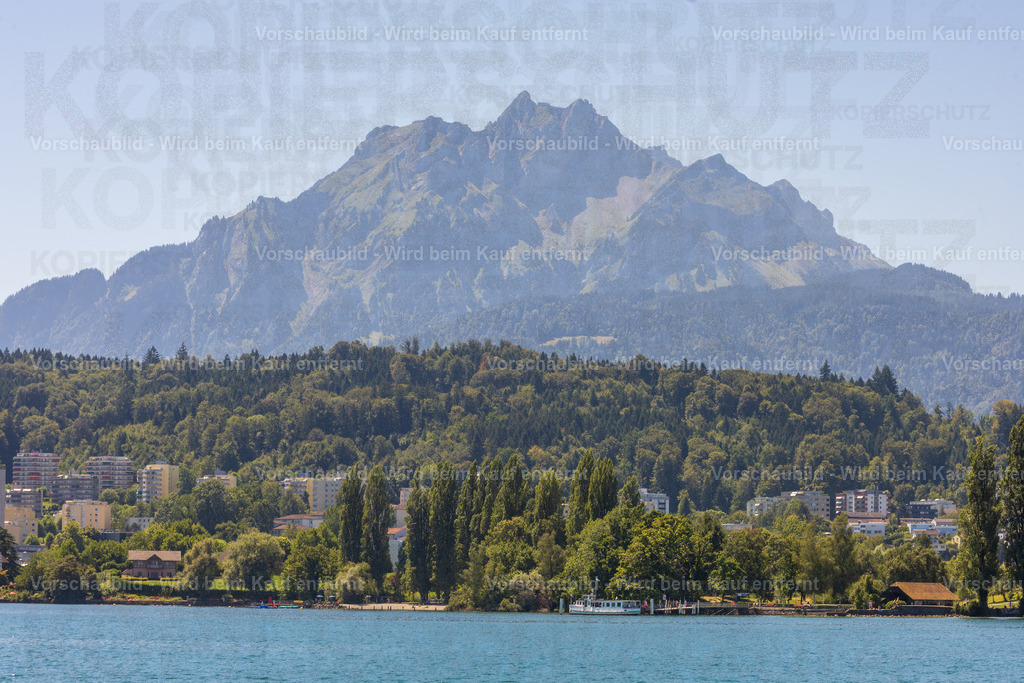 Pilatus über dem Vierwaldstättersee | Stimmungsvolle Fotokunst aus Luzern. Erlebe den Pilatus, den See und die Stadt Luzern in exklusiven Aufnahmen in der Fotogalerie & Shop. - Realisiert mit Pictrs.com