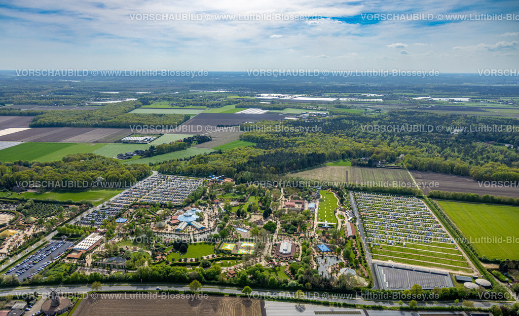 Kevelaer240402811SpielparadiesIrrland | Luftbild, Spielparadies Freizeitpark Irrland mit Parkplätzen, Fernsicht und umgeben von Wiesen und Feldern, Twisteden, Kevelaer, Niederrhein, Nordrheon-Westfalen, Deutschland