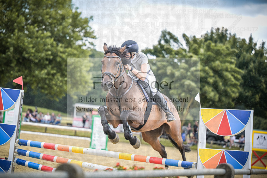 DOS_1172 | Entdecke hochwertige Reitturnierfotos von Foto Oger. Professionell, emotional und authentisch – jetzt Lieblingsmomente im Shop bestellen.Deutschlandweite Turnierfotografie. - Realisiert mit Pictrs.com
