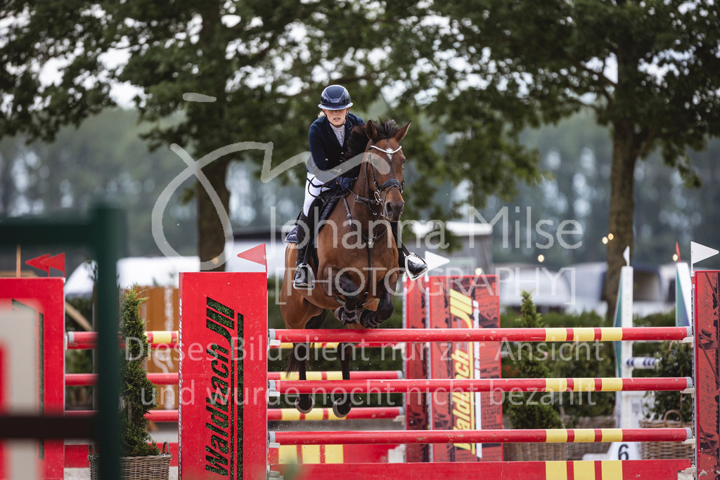 240616_Lemwerder_M2-Springen-547 | Deine schönsten Turniermomente als professionelle Fotos! Entdecke hochwertige Pferdesport-Fotografie im Online-Shop. Jetzt Fotos finden & bestellen!