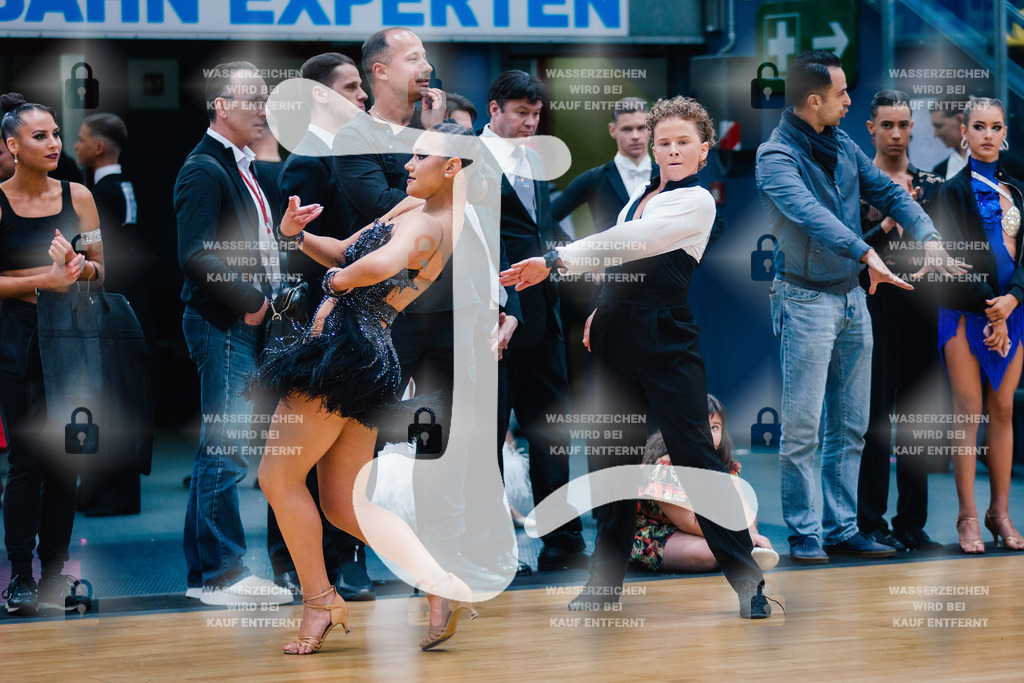 Hessen Tanzt WDSF Open Junior II Latin 5th (240) Girius Ramasauskas _ Gaile Vaiciulaityte (Lithuania)-2025-05-18-5671 | Webshop for digital downloads and prints of dance sport, event & show photographer Julian Link - Realisiert mit Pictrs.com