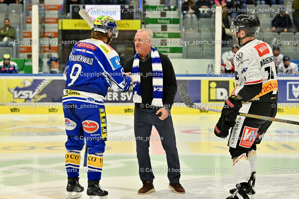 EC IDM Wärmepumpen VSV vs. Pioneers Vorarlberg | #9 Alexander Rauchenwald EC VSV, #71 Kevin Macierzynski Pioneers Vorarlberg, EC VSV Legende Tom Searl, EC IDM Wärmepumpen VSV vs. Pioneers Vorarlberg, EC IDM WÄRMEPUMPEN VSV vs. Pioneers Vorarlberg am 03.10.2025 in Villach (Stadthalle Villach), Austria, (Photo by Bernd Stefan)