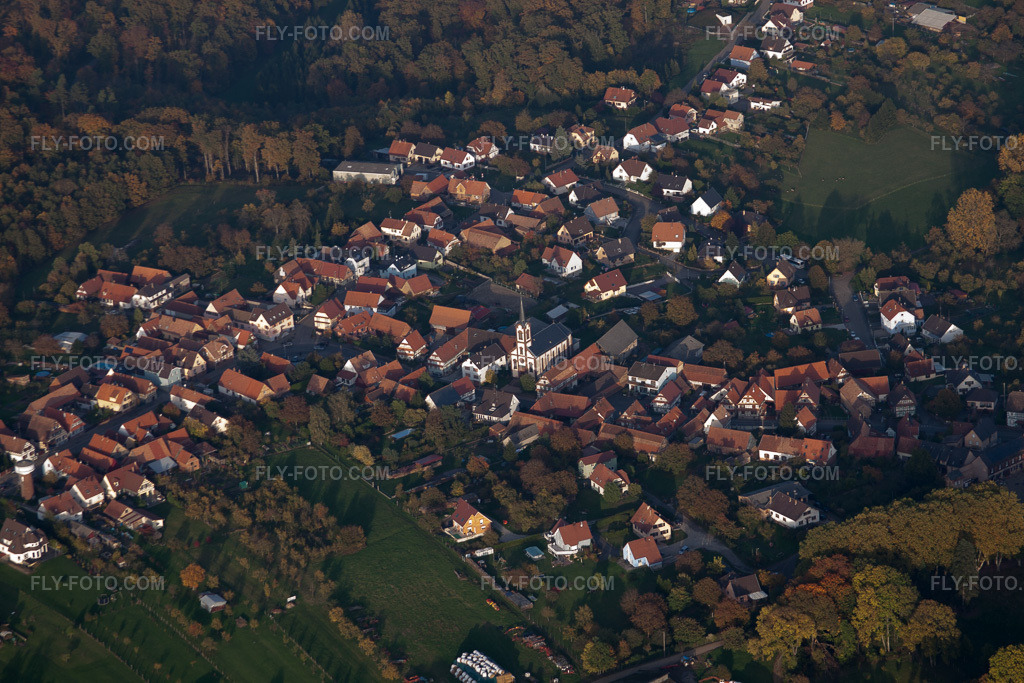 Aerial view: View of the town in Gœrsdorf in the state Bas-Rhin, France.Photo: IMG_54192.jpg taken on 10/21/2012 by Werner Riehm/FLY-FOTO.comResolution of the original: 4752 x 3168 px
