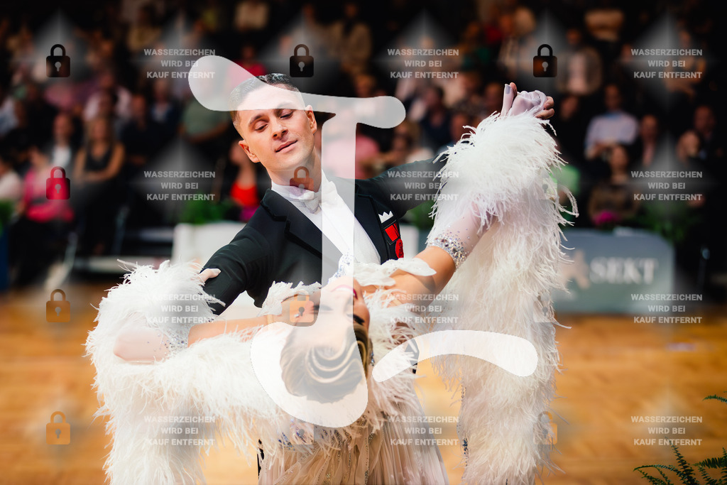 GOC 2025 - WDSF PD Super Grand Prix Standard 1st (34) Alexey Glukhov _ Anastasia Glazunova (Moldova)-2025-08-21-1249 | Webshop for digital downloads and prints of dance sport, event & show photographer Julian Link - Realisiert mit Pictrs.com