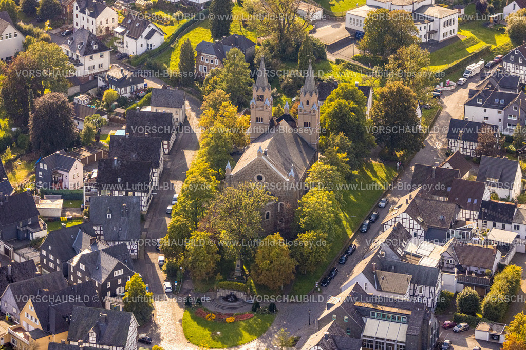 Hilchenbach230911150 | Luftbild, Evang. Kirche umgeben von grünen Bäumen, Hilchenbach, Siegerland, Nordrhein-Westfalen, Deutschland