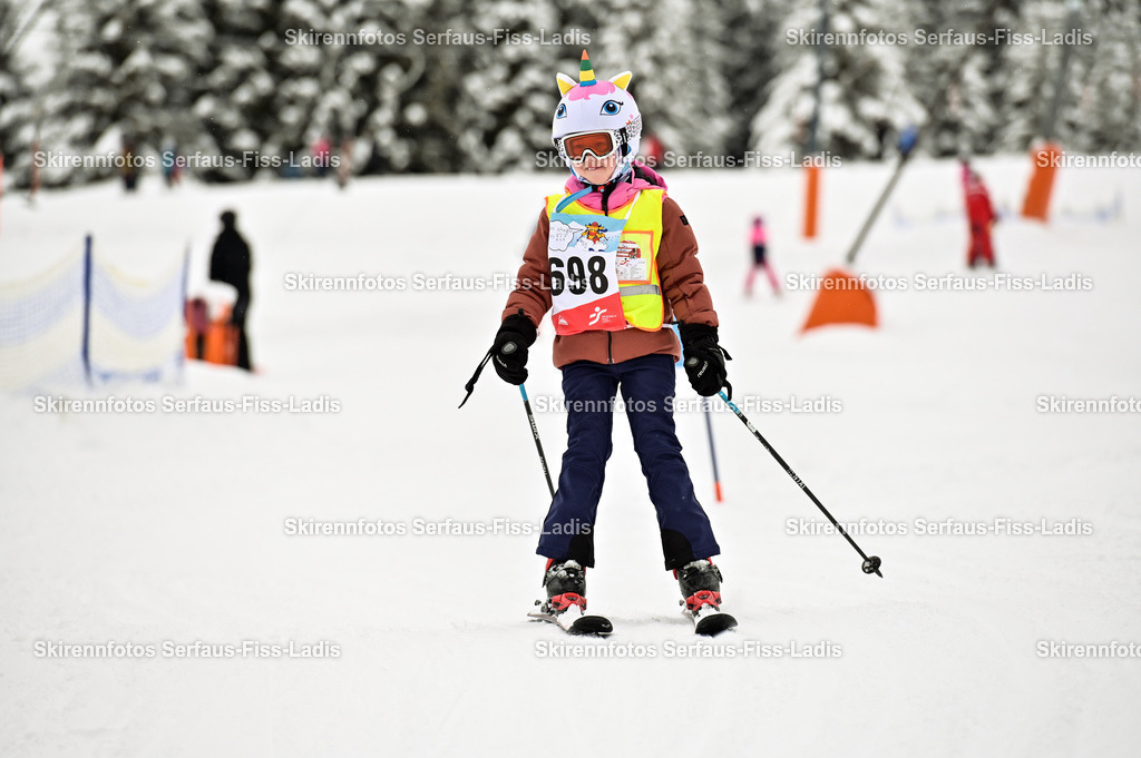 SRF_20.02.2026_0801 | Skirennfotos,Serfaus,Fiss,Ladis,Kinderskirennen,Winter,Tirol,Oberland,skirace,SFL,feelfree,weil wir's genießen,ski,Ski,skifahren,Sonnenplateau, - Realisiert mit Pictrs.com