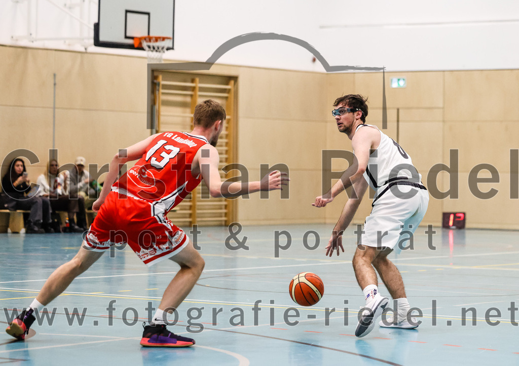2022-12-03_040_TSV_Vaterstetten_gegen_TG_Landshut | Vaterstetten, Deutschland, 03.12.2022:
Basketball, Bayernliga Herren Südost 2022 / 2023, 7. Spieltag, TSV Vaterstetten gegen TG Landshut, Endergebnis: 71:78

 (TG Landshut, #13), Maximilian Rothe (TSV Vaterstetten, #6)

Foto: Christian Riedel / fotografie-riedel.net