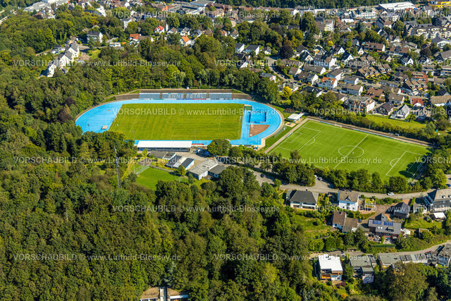Ennepetal240814096 | Luftbild, Bremenstadion Fußballstadion und Leichtathletikstadion des TuS Ennepetal 1911 e.V. Sportverein, Nebenplatz, Tribüne und blaue Laufbahn, Milspe, Ennepetal, Ruhrgebiet, Nordrhein-Westfalen, Deutschland
