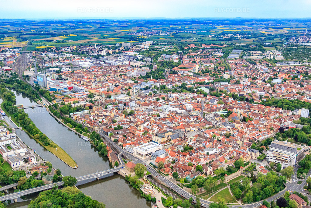 Luftbild: Maxbrücke über den Main und Innenstadt in Schweinfurt im Bundesland Bayern in Deutschland. Foto: IMG_079045.jpg vom 14.05.2015 durch Werner Riehm/FLY-FOTO.de