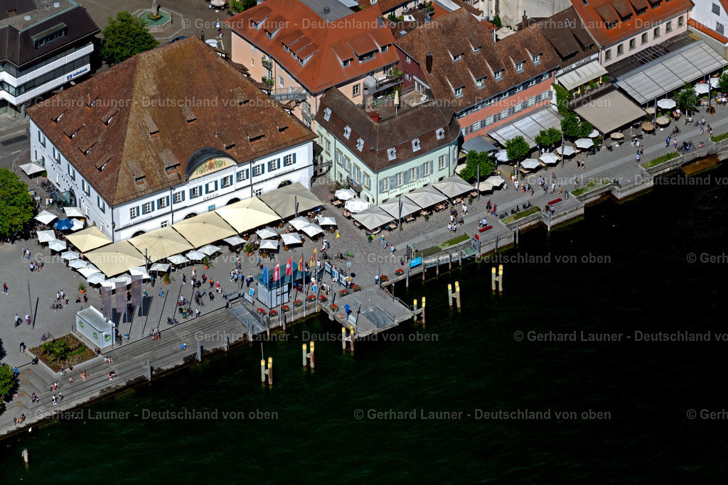 4032003 | ÜBERLINGEN 12.06.2020 Ortskern am Uferbereich des Überlingen Bodensee an der Straße Seepromenade in Überlingen am Bodensee im Bundesland Baden-Württemberg, Deutschland. // Village on the banks of the area Ueberlingen Bodensee in Ueberlingen in the state Baden-Wuerttemberg, Germany. Foto: Gerhard Launer