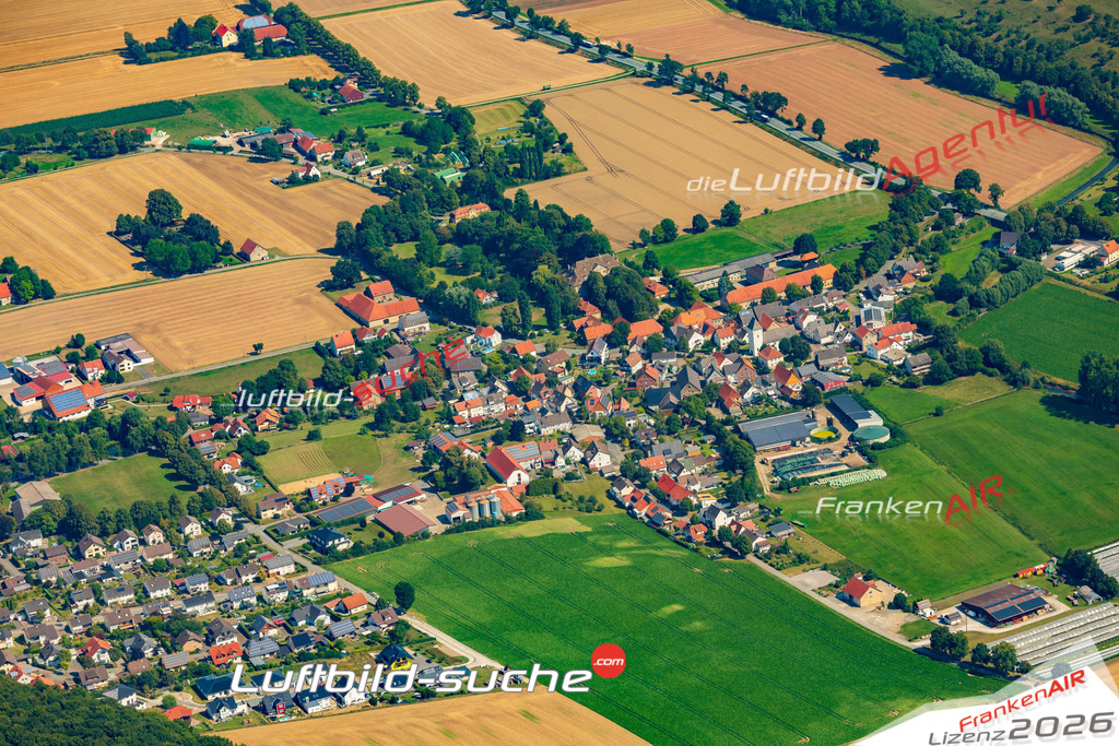 Welda Warburg Bild- Das Luftbild wurde 2025 vom UL-Flugzeug heraus erstellt ( keine Drohne bzw. Drohnenaufnahme ) - Hochauflösende Luftaufnahme -Nicht vergleichbar mit Google Maps oder Satelittenbilder- Die Geschenkidee !Mit Lizenz und Bildrechte bestellbar - CC