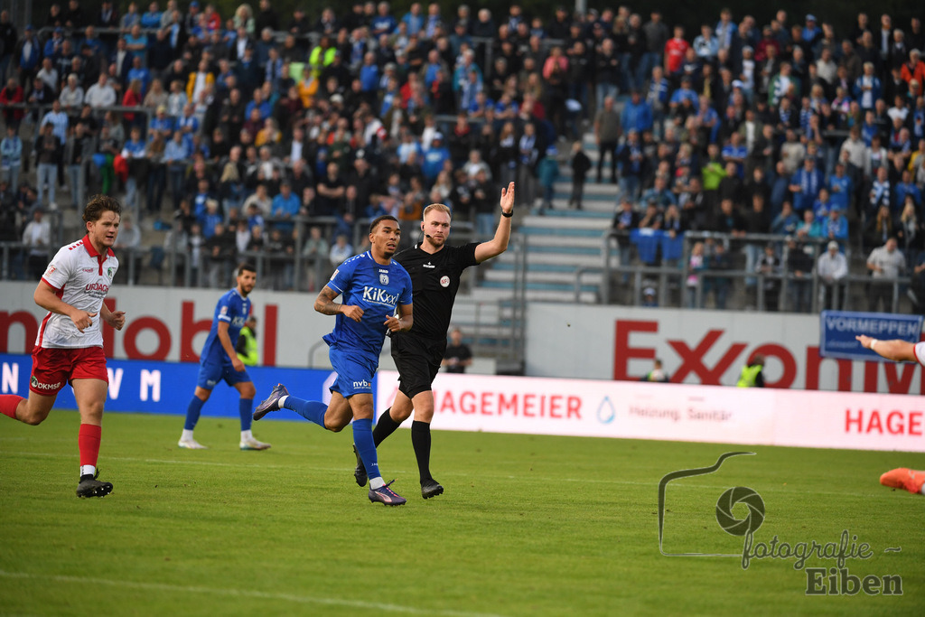 SV Meppen-VfB Lübeck | Herren Regionalliga Nord; SV Meppen (blau)-VfB Lübeck (weiß) am 01.08.2025 in Meppen (Hänsch-Arena), Photo: Philip Eiben 2025 - Realisiert mit Pictrs.com