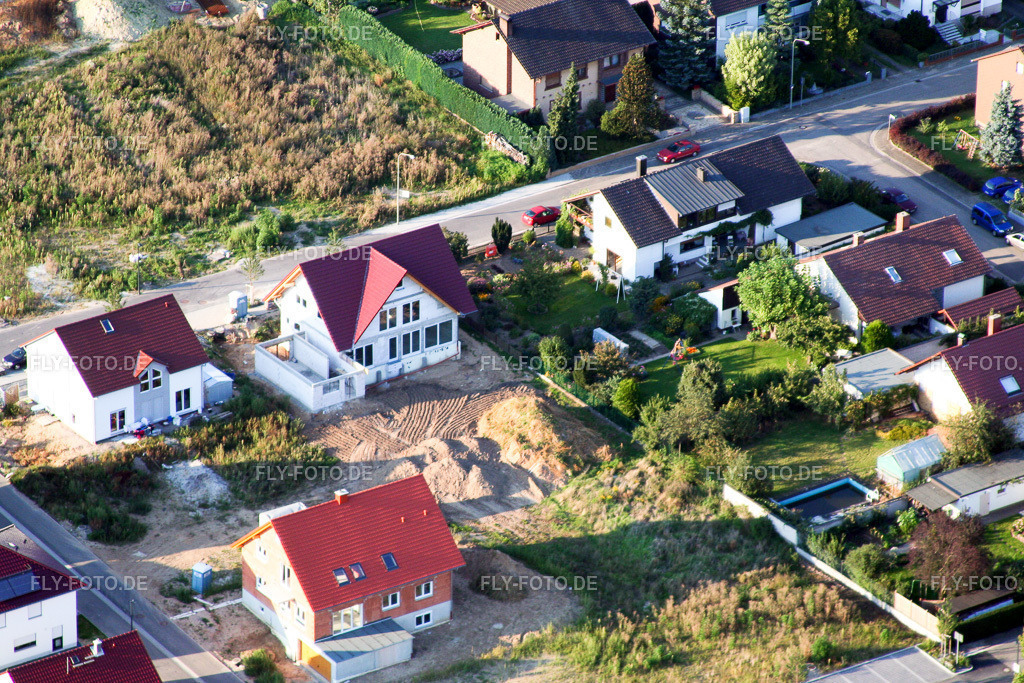 Neubaugebiet Am Höhenweg | Luftbild: Neubaugebiet Am Höhenweg in Kandel im Bundesland Rheinland-Pfalz in Deutschland. Foto: IMG_7389.jpg vom 25.08.2007 durch Werner Riehm/FLY-FOTO.de - Realisiert mit Pictrs.com