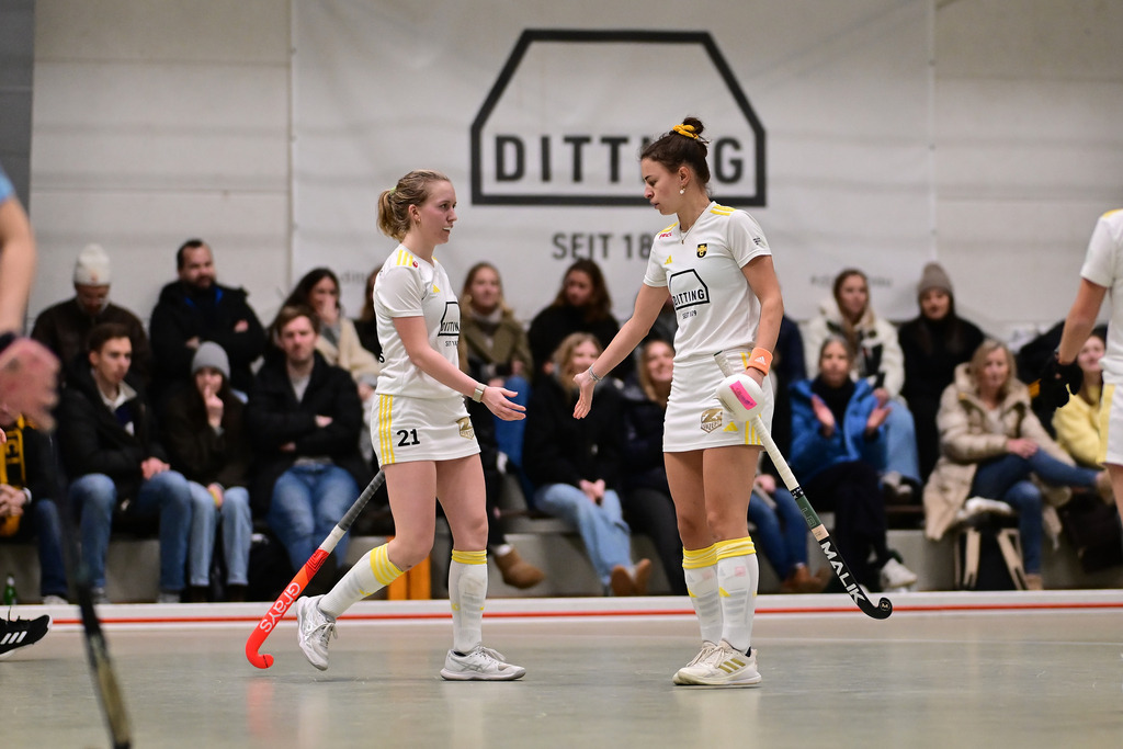 Hockey I Frauen I Saison 2025-2026 I Bundesliga I 9. Spieltag I Harvestehuder THC - UHC Hamburg | Der Sportfotograf. - Realisiert mit Pictrs.com
