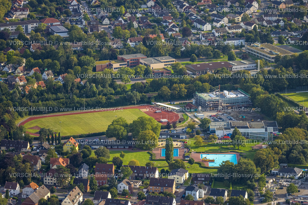 Werl230806532 | Luftbild, Baustelle und Neubau am Heinrich Buchgeister Stadion, Freibad, Werl, Werl-Unnaer Börde, Nordrhein-Westfalen, Deutschland
