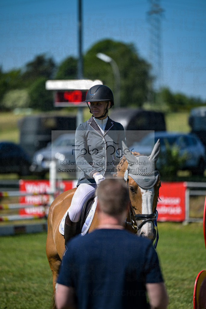 Reitturnier Voxtrup | Entdecke hochwertige Reitturnierfotos von Foto Oger. Professionell, emotional und authentisch – jetzt Lieblingsmomente im Shop bestellen.Deutschlandweite Turnierfotografie. - Realisiert mit Pictrs.com