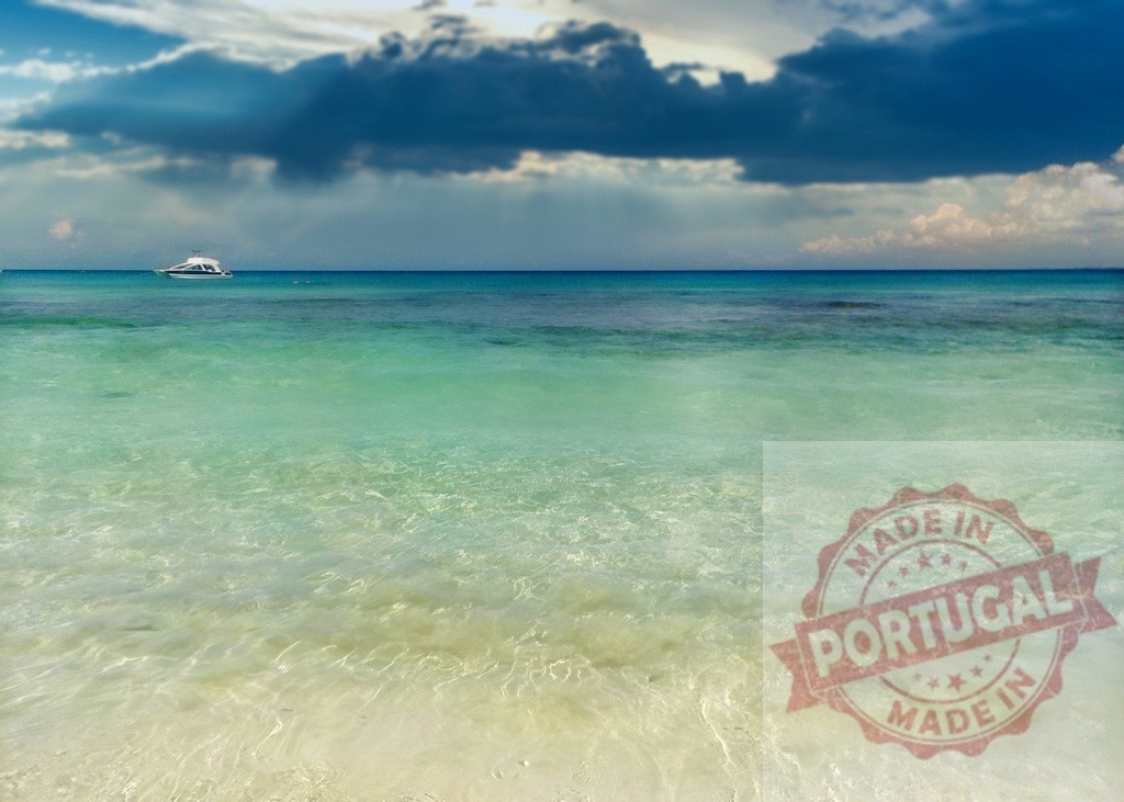 Tropical beach showing boat on clear turquoise water | Clear turquoise water washing onto a white sand beach with a distant boat under dark clouds - Realisiert mit Pictrs.com