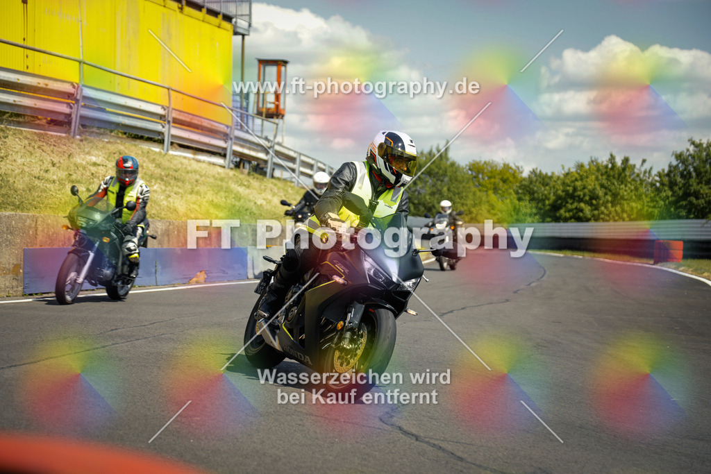 OBK_Mai_Martina_Markus-11172 | Hier findet Ihr Bilder von Touristenfahrten auf der Nürburgring Nordschleife oder von anderen Veranstaltungen die ich besucht habe. Viel Spass beim Durch Schauen 