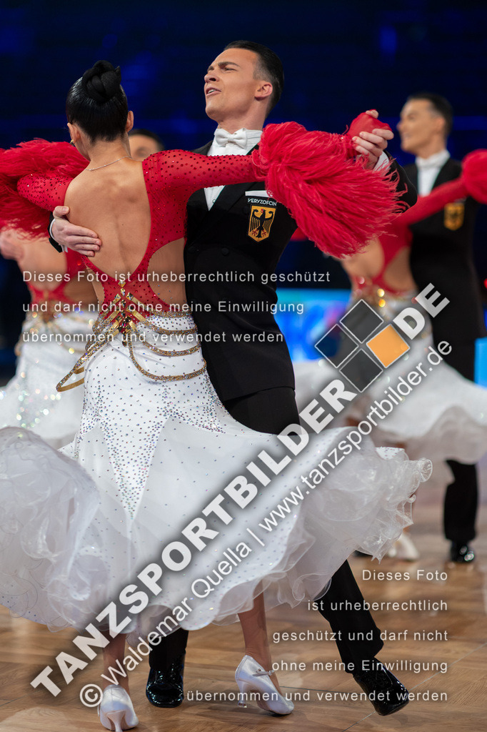 20251206-01269 | Hier finden Sie Tanz Bilder vom Latein und Standard Formationen tanzen. Sportbilder vom Tanzsport. Schöne Fotos und von Weltmeisterschaft, Europameisterschaft, Bundesliga, Regionalliga, Oberliga und Landesliga sowie von GOC Stuttgart, DanceComp, WM Bremen