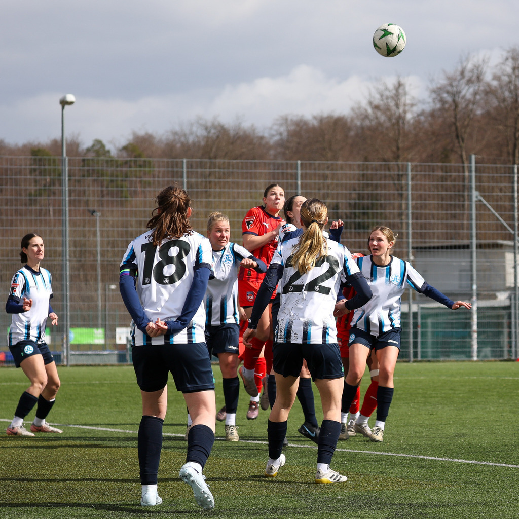 20260329-FCH-WaldebeneStuttgart_071 | 1.FC Heidenheim 1846 vs. FSV Waldebene Stuttgart, Fußball, Frauen, Oberliga, 2025/2026, 15. Spieltag, 29.03.2026 in Heidenheim, Kunstrasen b. Voith-Arena West(Foto: Michael Bulling) - Realisiert mit Pictrs.com