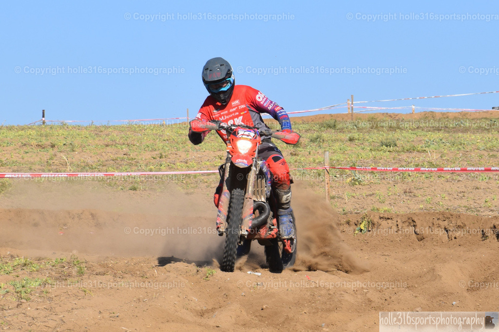 DSC_0446 | Sportfotografie , Motorsport, Motoross, Reitsport, Mointainbike, Enduro,
Landschaft , Outdoor, Eventfotografie, Landschaft, Bilder online bestellen - Realisiert mit Pictrs.com