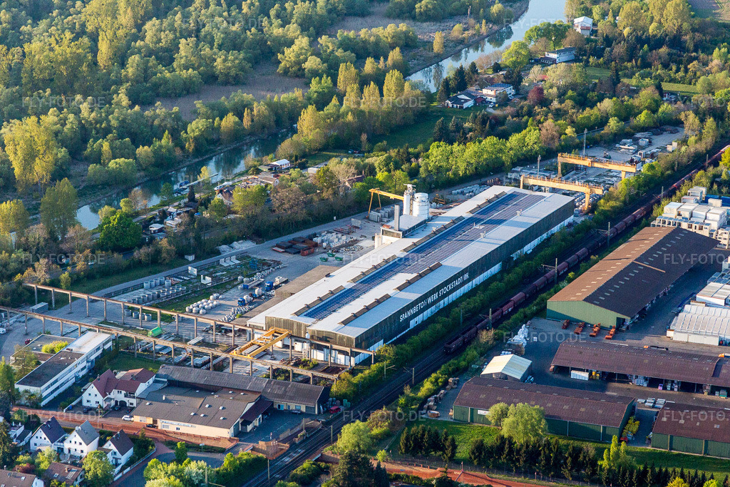 Luftbild: Werksgelände der Spannbetonwerke Finger Stockstadt GmbH & Co. KG in Stockstadt am Rhein im Bundesland Hessen in Deutschland. Foto: IMG_077681.jpg vom 23.04.2015 durch Werner Riehm/FLY-FOTO.de