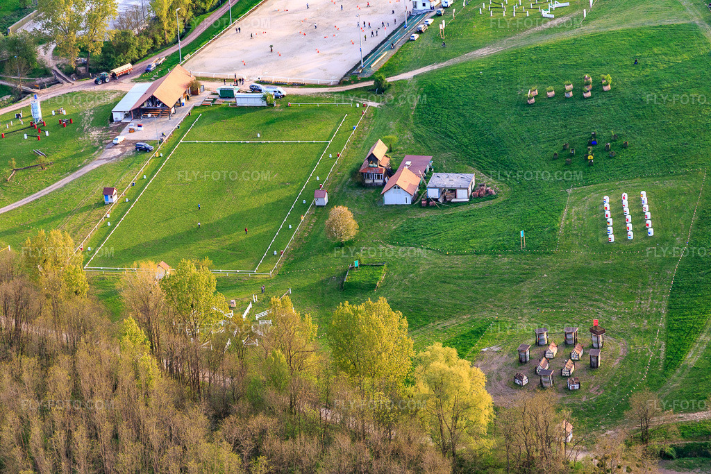 Aerial view: Equestrian tournament in the Haras De La Née in Mothern in the state Bas-Rhin, France. – Photo: IMG_078000.jpg taken on 04/24/2015 by Werner Riehm/FLY-FOTO.com – Resolution of the original: 5472 x 3648 px – Haras de la Nee équitation chevaux concours