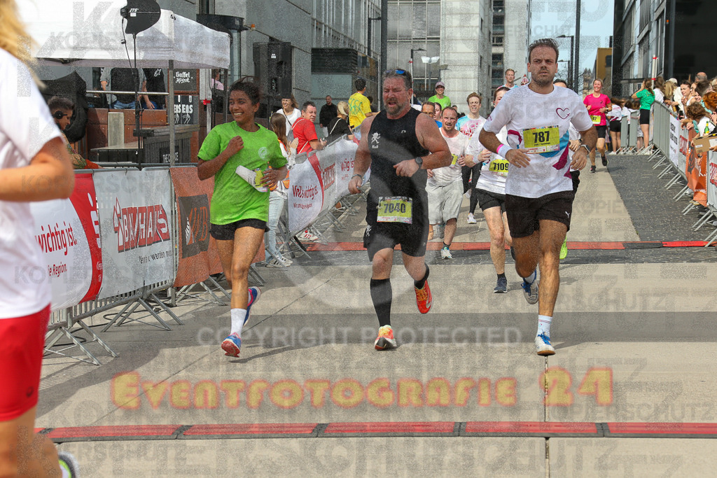 250920_1329_EX1_4953 | Sportfotografie im Rhein-Sieg Kreis, Köln, Bonn, NRW, Rheinland Pfalz, Hessen, etc. Unser Tätigkeitsfeld umfasst den Laufsport vom Volkslauf über den Marathon, Duathlon, Triathon bis zum Ultralauf wie Kölnpfad Ultra oder Schindertrail.