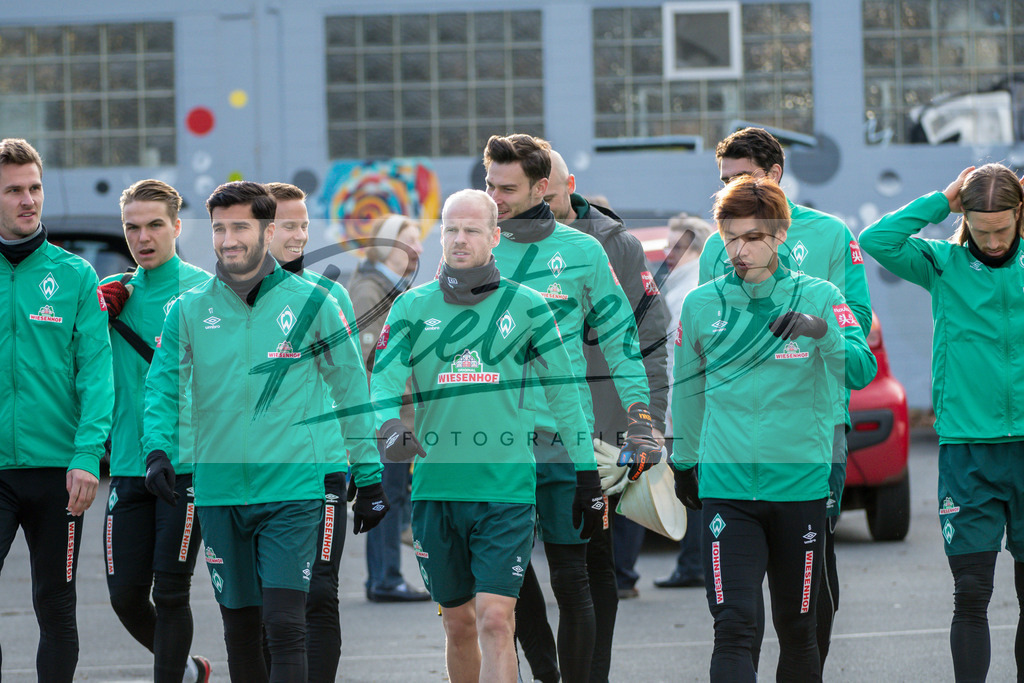 20200218_TRASVW_0002 | Fussball, Herren: . Die Spieler von Werder Bremen waehrend der Trainingseinheit des SV Werder Bremen auf dem wohninvest Weserstadion Trainingsplatz am 18.02.2020 in Bremen, Deutschland. - Realisiert mit Pictrs.com