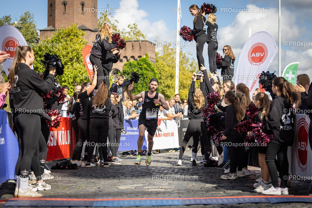 44. Kölner Brückenlauf; Koeln, 14.09.25 | Impressionen vom 44. Kölner Brückenlauf am 14.09.25 am Schokoladenmuseum in Koeln. Foto: BEAUTIFUL SPORTS/Leah Kohring
