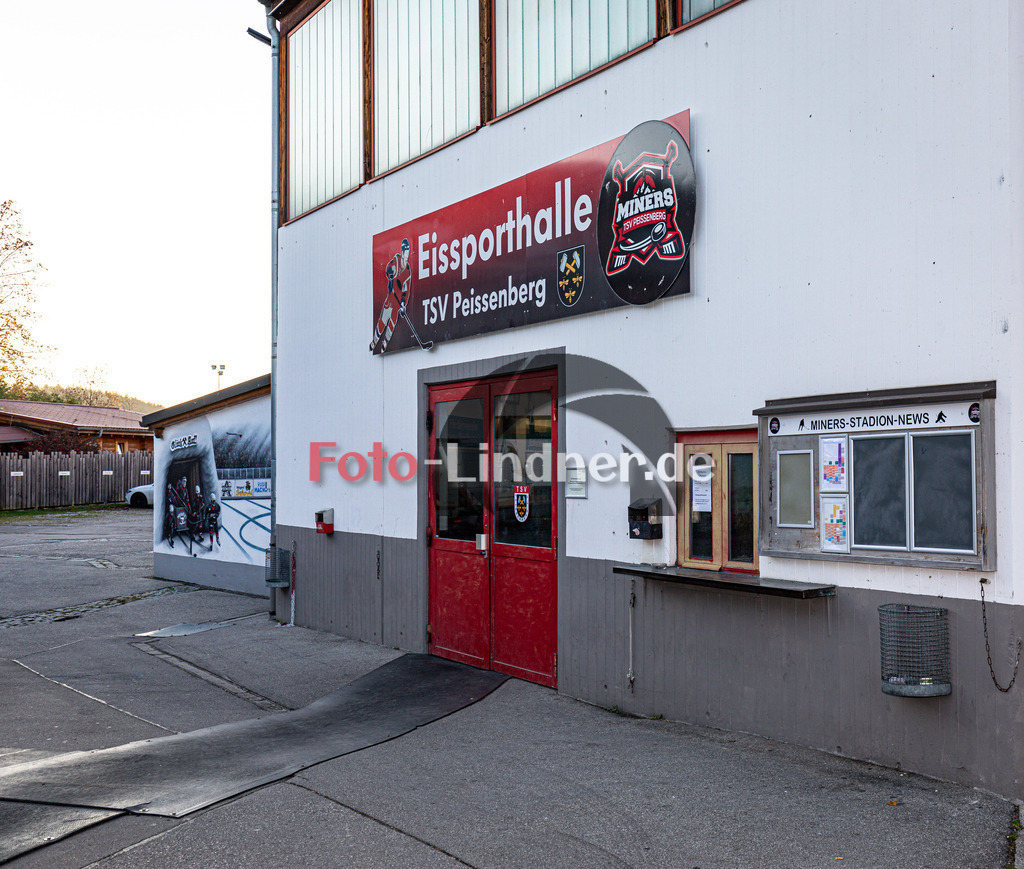 Gebäude | Eisstadion Peißenberg 2024/25, Gebäude, 20241115,von Außen,2024-11-15 in Peißenberg (Eisstadion Peißenberg)Copyright: WolfgangxLindner foto-lindner.de