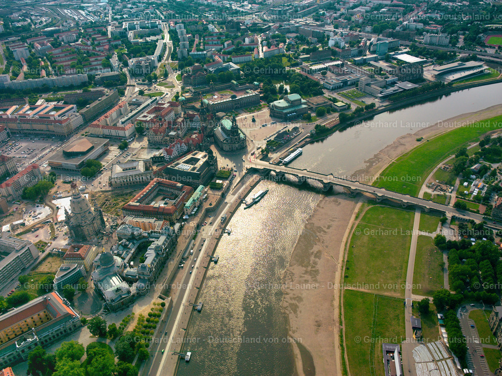 2417483 | DRESDEN  Altstadtbereich und Innenstadtzentrum am Neumarkt im Zentrum in Dresden im Bundesland Sachsen, Deutschland. Weiterführende Informationen bei: Landeshauptstadt Dresden,  Stiftung Frauenkirche Dresden. // Old Town area and city center in the district Zentrum in Dresden in the state Saxony, Germany. Further information at: Landeshauptstadt Dresden,  Stiftung Frauenkirche Dresden. Foto: Gerhard Launer