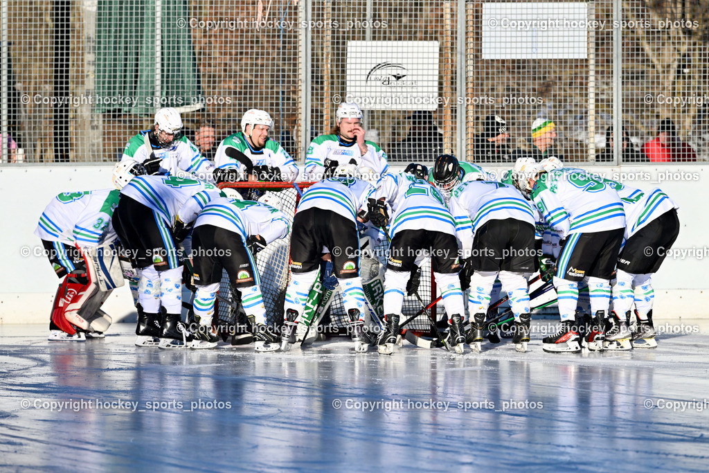 EC Tigers Paternion vs. EC FELD AM SEE/DSG LEDENITZEN | EC FELD AM SEE/DSG  Mannschaft, EC Tigers Paternion vs. EC FELD AM SEE/DSG LEDENITZEN, EC Tigers Paternion vs. EC FELD AM SEE/DSG LEDENITZEN am 04.01.2026 in Paternion (Eislaufplatz Paternion), Austria, (Photo by Bernd Stefan)