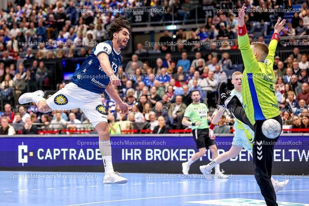 BHC02042601064 | 02.04.2026, Handball, HBL, Bergischer HC - VfL Gummersbach, Mitsubishi Electric HALLE Düsseldorf: Eloy Morante Maldonado (BHC #33) wirft den Ball auf das Tor von Dominik Kuzmanovic (VfL Gummersbach #01) 