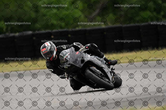 25bt02-1578 | markuskiefer.com - Realisiert mit Pictrs.com