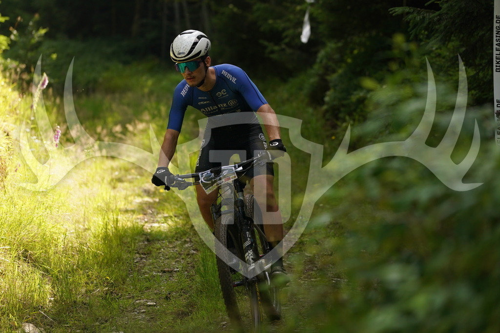 A9_05831 | Fotogalerie der Treibjagd im Dunkelwald - Dein MTB Etappenrennen im Erzgebirge - Realisiert mit Pictrs.com