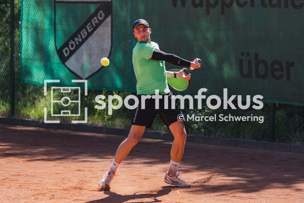 Wuppertaler Tennis-Stadtmeisterschaften | Jan Henri Augustat (Bayer Wuppertal) beim Ballwechsel. Herren-Finale der Wuppertaler Tennis-Stadtmeisterschaften, Wuppertal, 09.08.2026. - Realisiert mit Pictrs.com