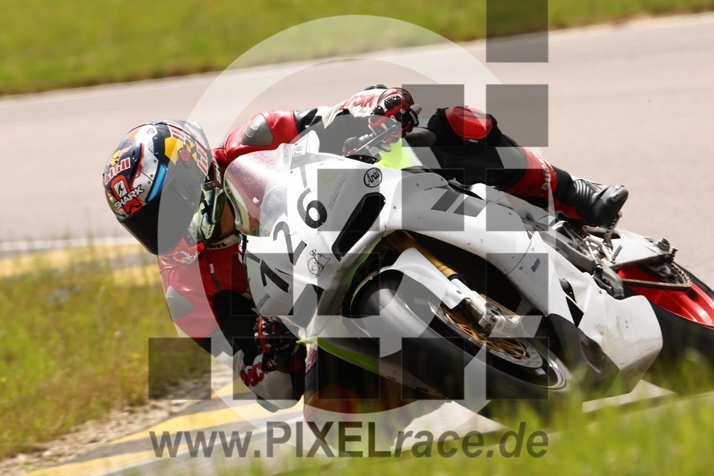 0126-20240629_01591 | Schöne Erinnerungen an spannende Momente - das festzuhalten ist unser Job. PIXELrace.de ist seit 2003 auf den Rennstrecken Europas unterwegs um die Action draußen beim Fahren und die wunderbare Stimmung imm Fahrerlager für euch einzufangen.