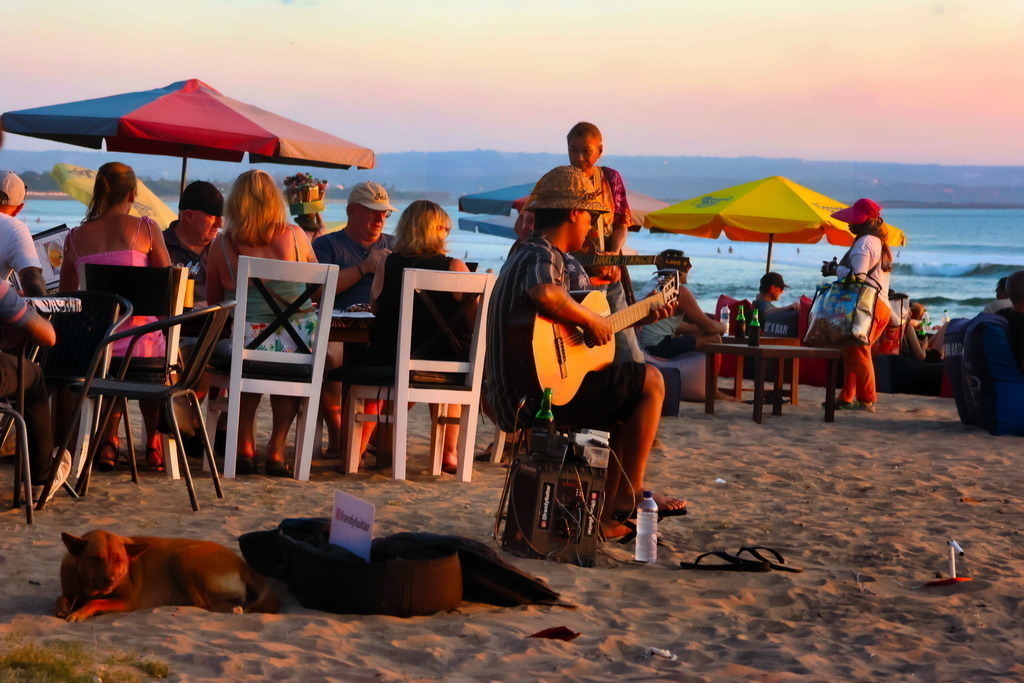 Strandparty Kuta Beach am Abend | Live Musik Kuta Beach, strandparty - Realisiert mit Pictrs.com