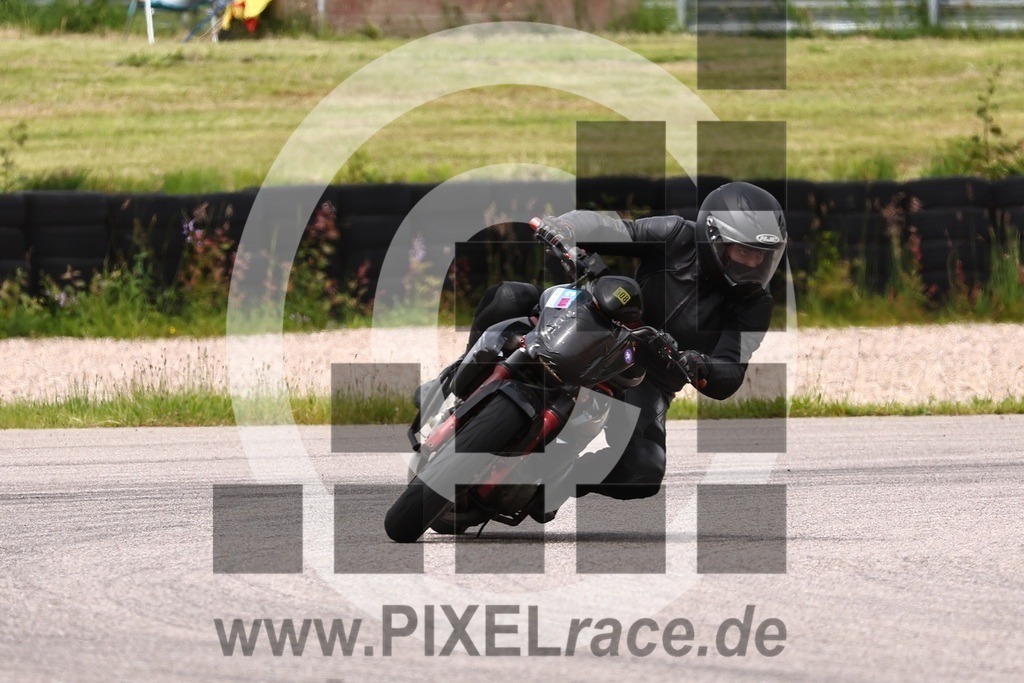 0508-20240601_02048 | Schöne Erinnerungen an spannende Momente - das festzuhalten ist unser Job. PIXELrace.de ist seit 2003 auf den Rennstrecken Europas unterwegs um die Action draußen beim Fahren und die wunderbare Stimmung imm Fahrerlager für euch einzufangen.