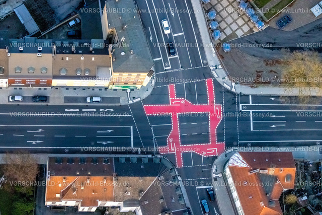 Witten230102343 | Luftbild, Straßenkreuzung Ardeystraße und Pferdebachstraße mit roten Fahrradspuren, Fahrradtaschen Verkehrsführung, Sonnenschein, Witten, Ruhrgebiet, Nordrhein-Westfalen, Deutschland