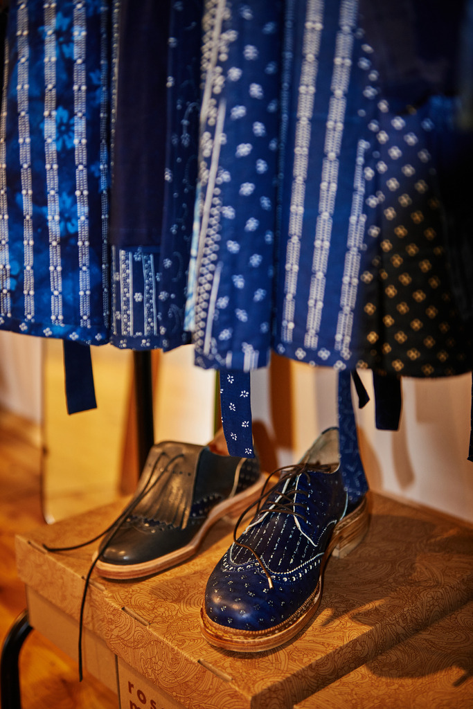 Verkaufsraum mit Produkten | Steinberg, Austria - September 25, 2013: Original Indigo Blaudruck Koo in Burgenland; Verkaufsraum mit Produkten. - Realisiert mit Pictrs.com