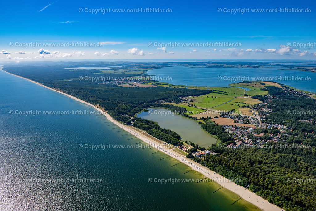 Kölpinsee_Usedom_ELS_7595100822 | LODDIN 10.08.2022 Küsten- Landschaft am Sandstrand der der Ostsee in Kölpinsee im Bundesland Mecklenburg-Vorpommern, Deutschland. Weiterführende Informationen bei: BEROLINA Hotel- und Gaststättengesellschaft mbH Strandhotel Seerose Kölpinsee. // Coastline on the sandy beach of of Baltic Sea in Koelpinsee in the state Mecklenburg - Western Pomerania, Germany. Further information at: BEROLINA Hotel- und Gaststaettengesellschaft mbH Strandhotel Seerose Koelpinsee. Foto: Martin Elsen