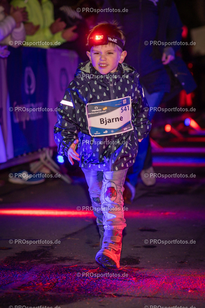 Martinslauf Sindorf 2023 in Kerpen-Sindorf, 09.11.2023 | Impressionen vom Martinslauf Sindorf 2023 am 09.11.2023 in Kerpen-Sindorf (Nordrhein-Westfalen).