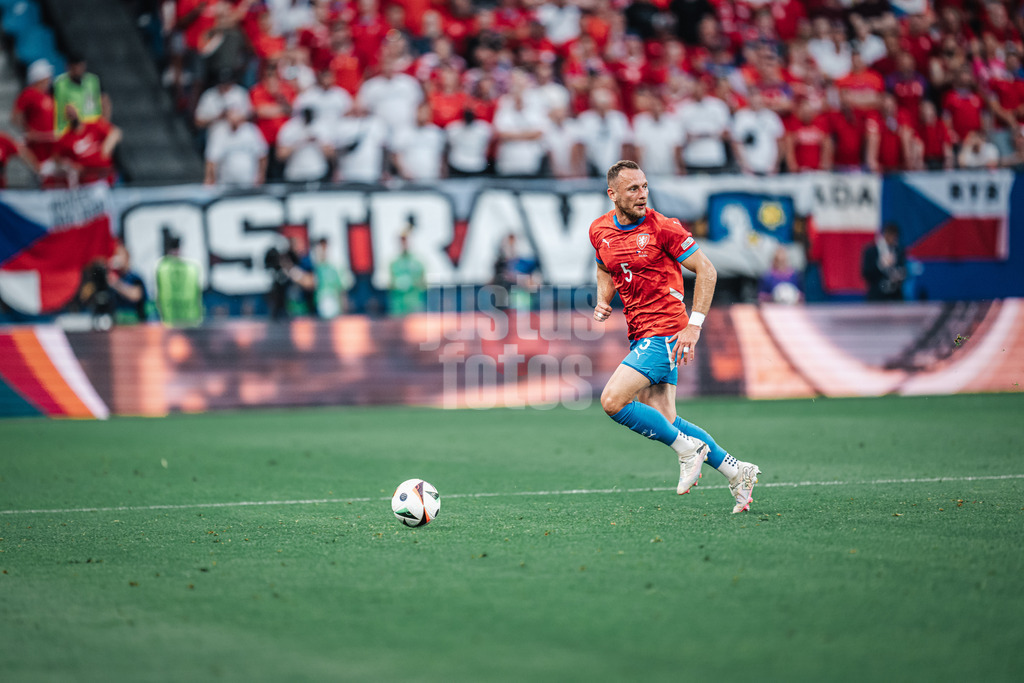 Fußball | Herren | UEFA-Fußball-Europameisterschaft 2024 | Gruppe F | Tschechien vs. Türkei | 26.06.2024 | Vladimir Coufal (#5, Tschechien) mit dem Ball